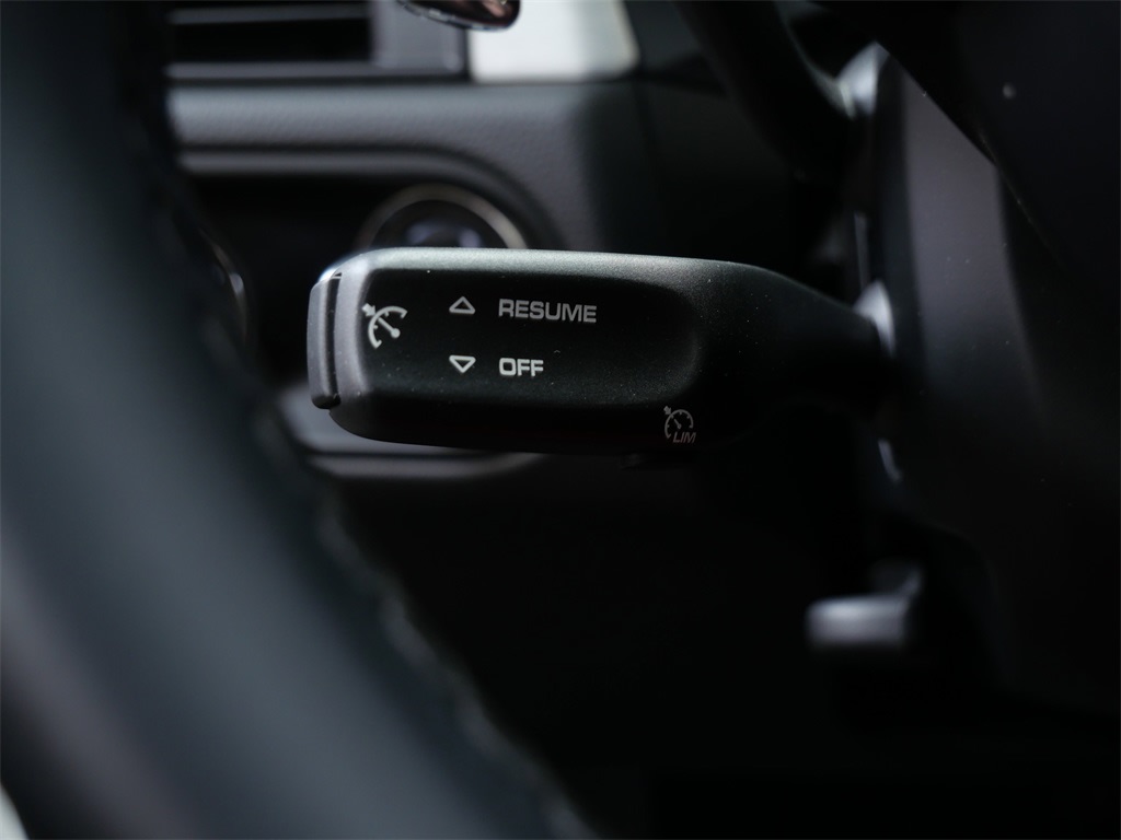 Thumbnail: 2022 Porsche Macan - 21