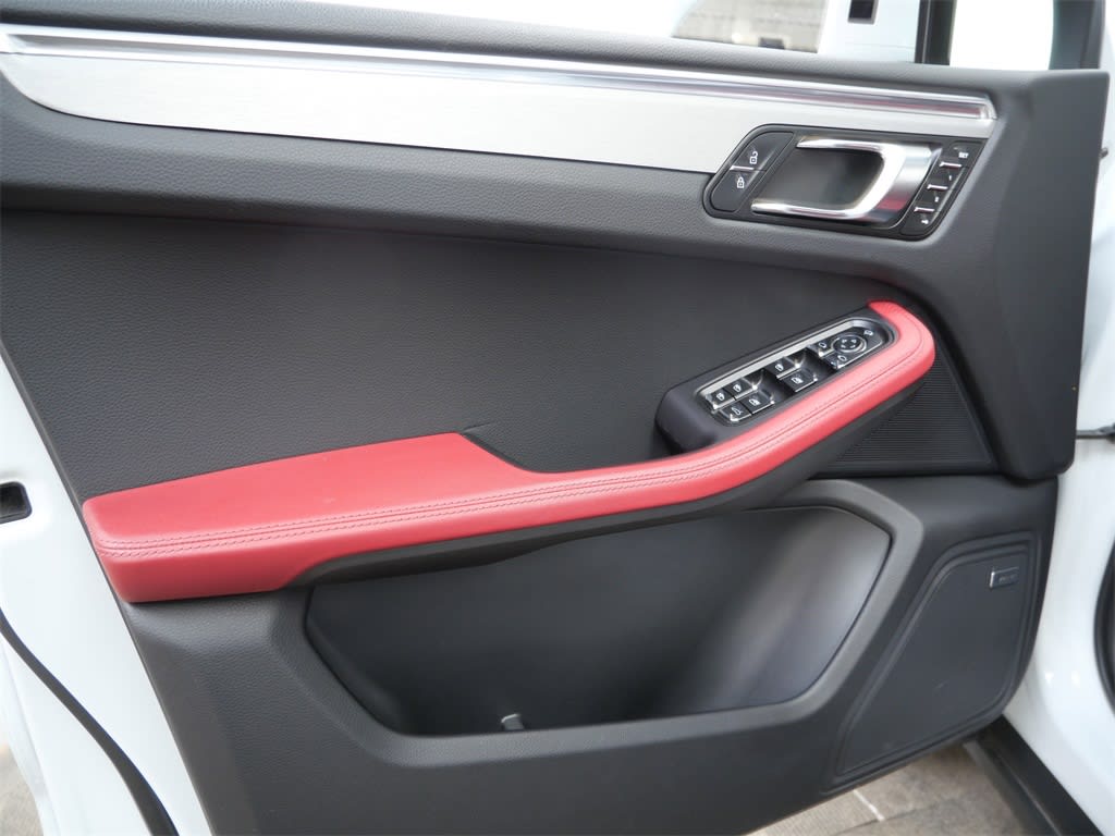 Thumbnail: 2022 Porsche Macan - 15