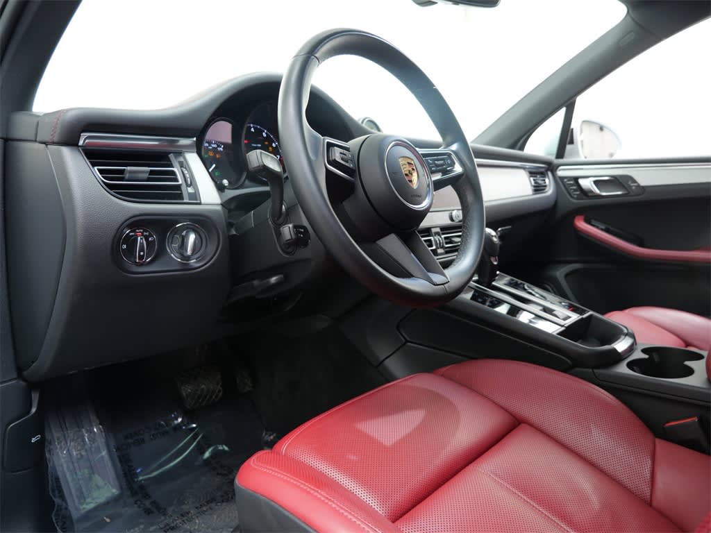 Thumbnail: 2022 Porsche Macan - 2
