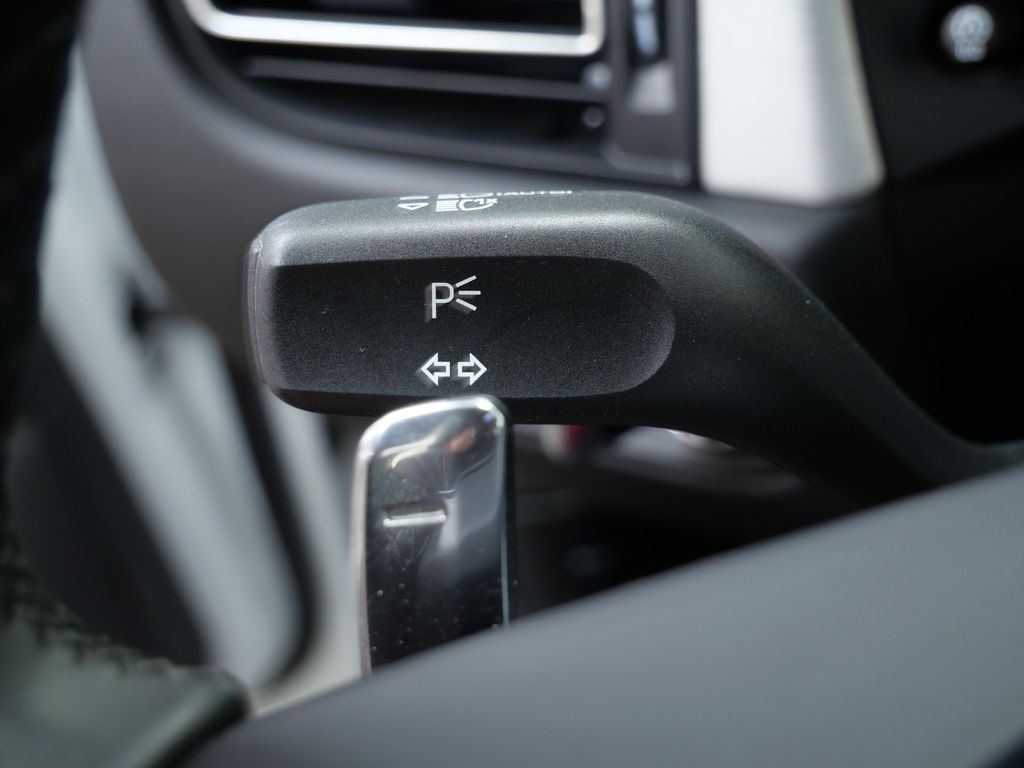 Thumbnail: 2022 Porsche Macan - 24