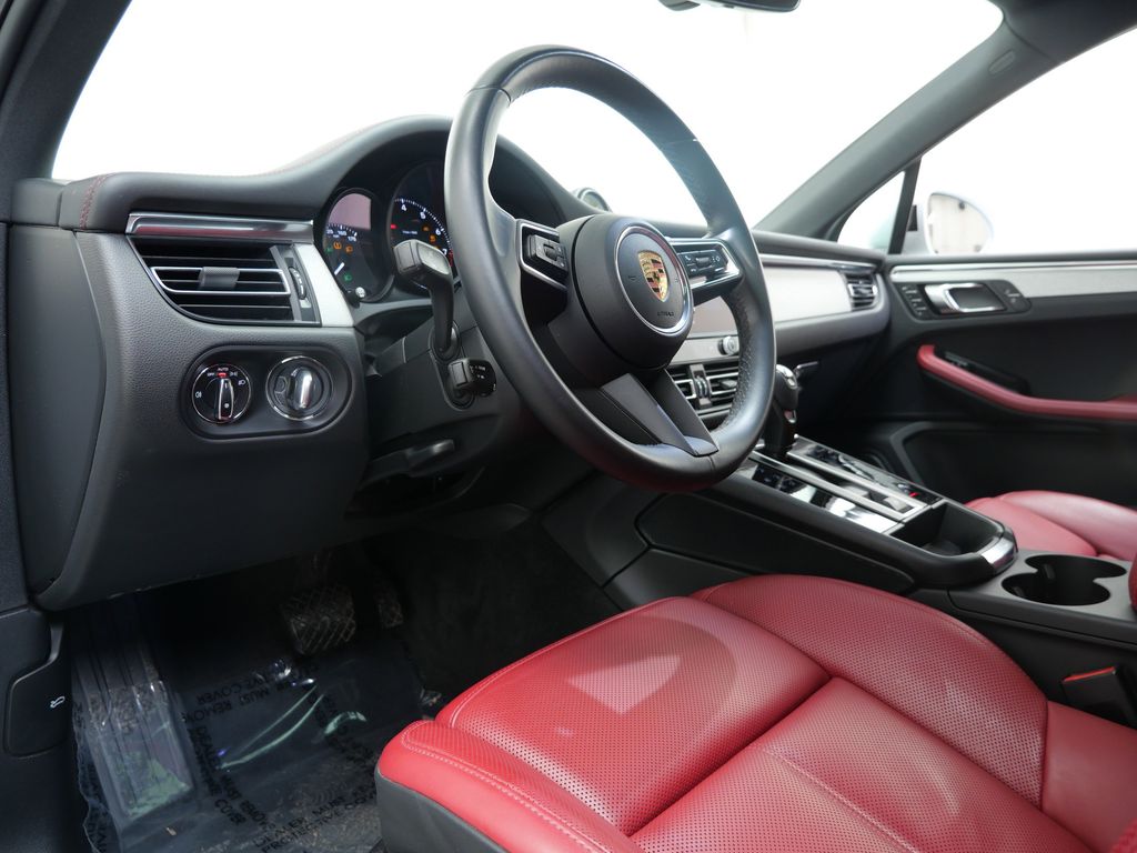 Thumbnail: 2022 Porsche Macan - 2