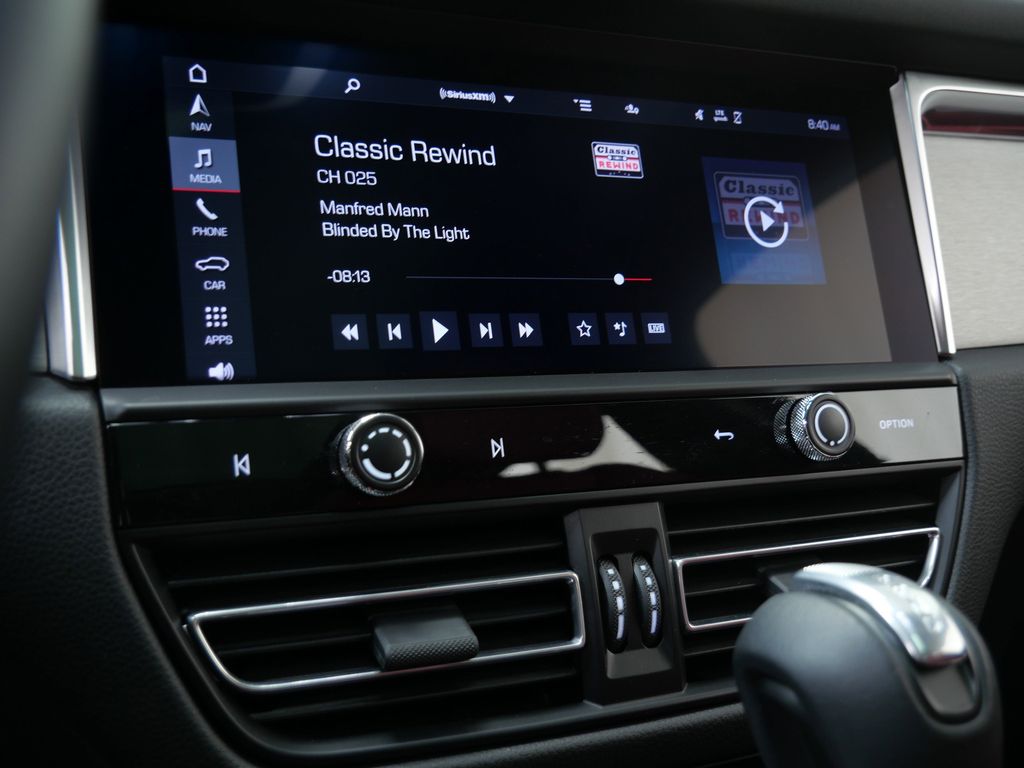 Thumbnail: 2022 Porsche Macan - 9