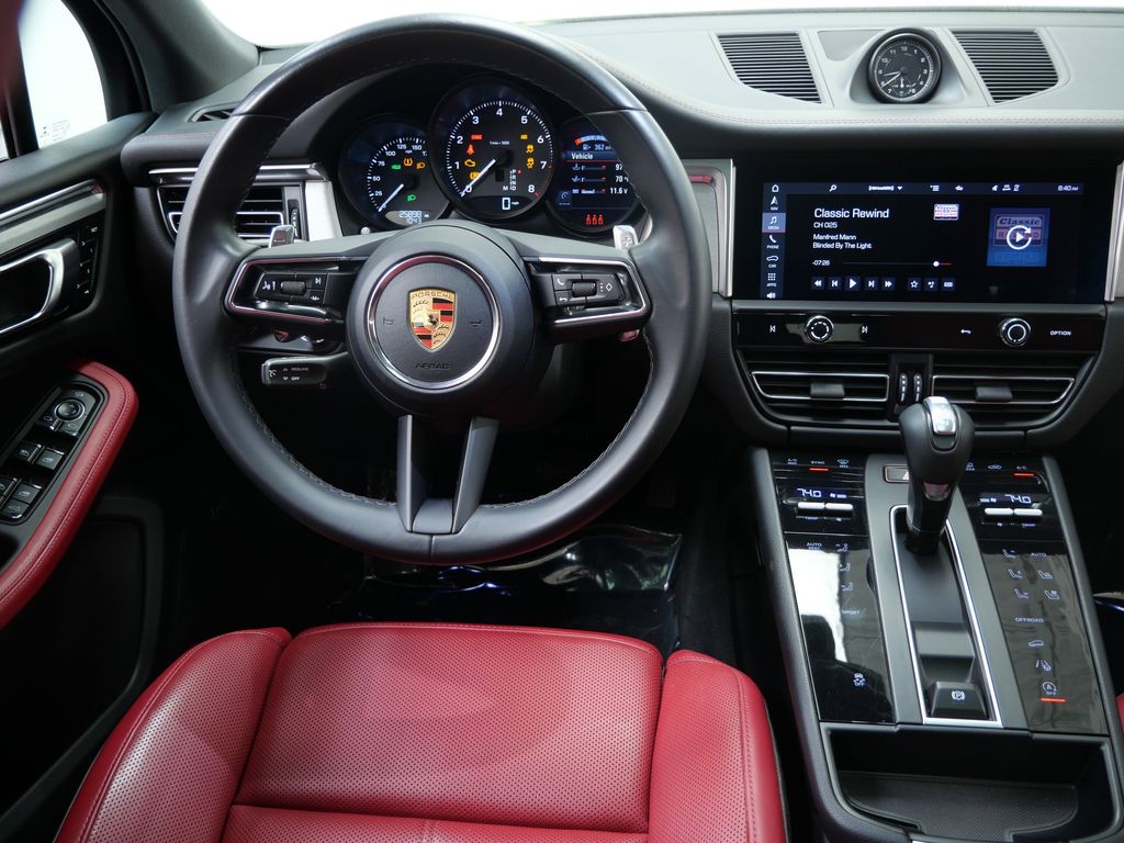 Thumbnail: 2022 Porsche Macan - 6