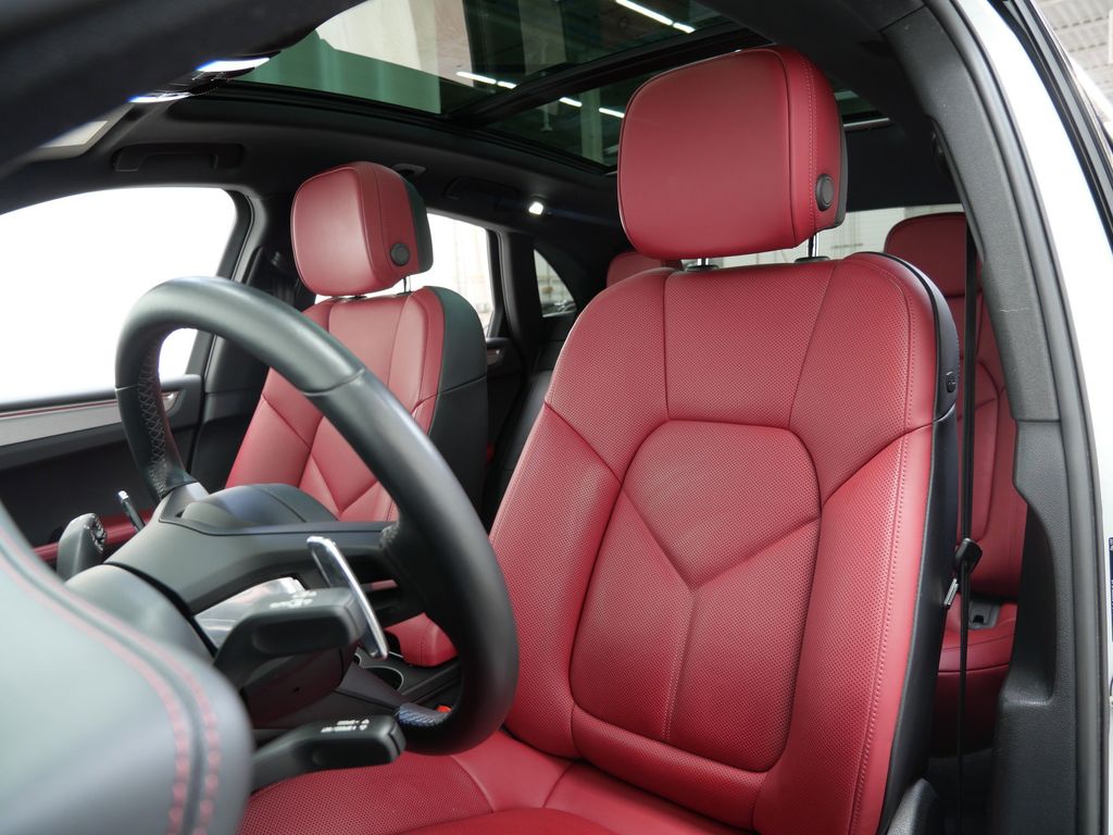 Thumbnail: 2022 Porsche Macan - 7