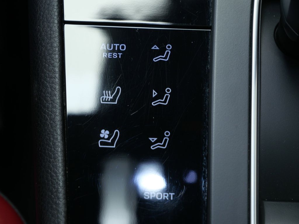 Thumbnail: 2022 Porsche Macan - 28