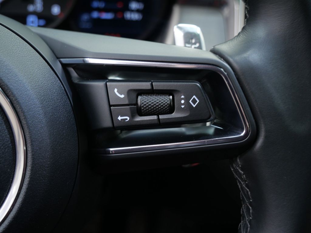 Thumbnail: 2022 Porsche Macan - 22