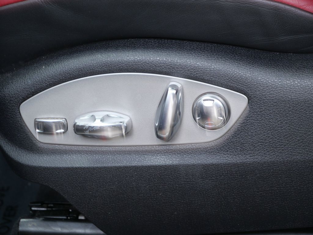 Thumbnail: 2022 Porsche Macan - 16