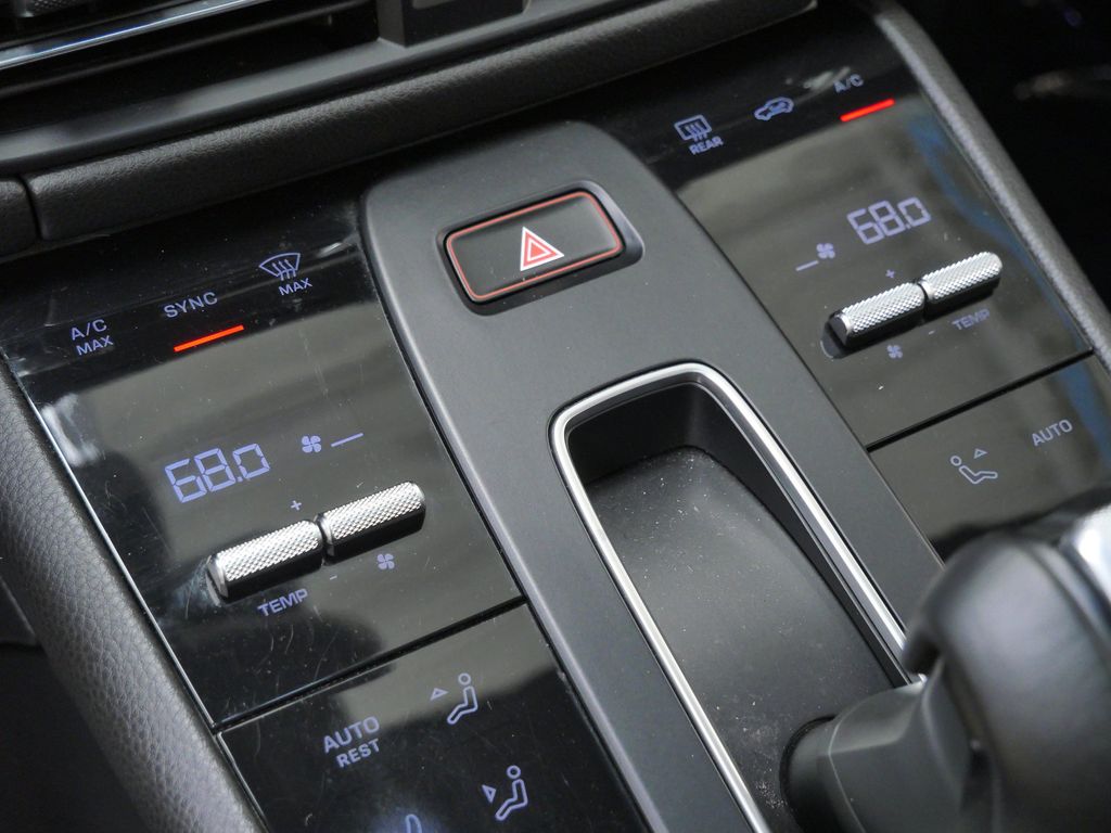 Thumbnail: 2024 Porsche Macan - 10