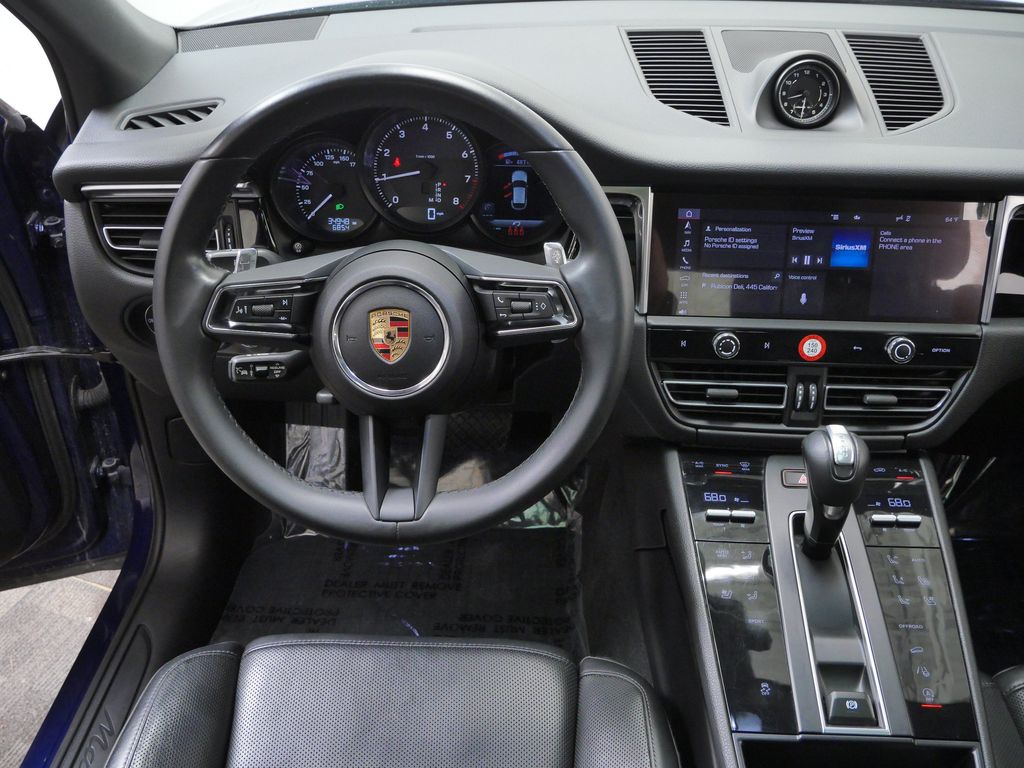Thumbnail: 2024 Porsche Macan - 2