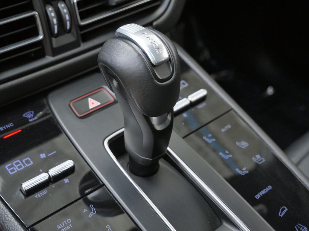 Thumbnail: 2024 Porsche Macan - 26
