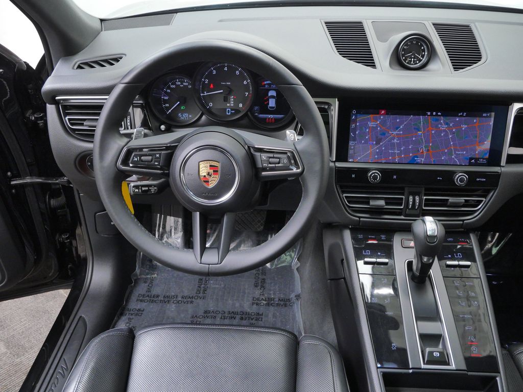 Thumbnail: 2024 Porsche Macan - 2