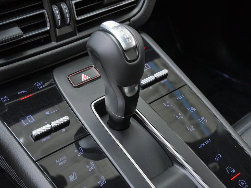 Thumbnail: 2024 Porsche Macan - 26