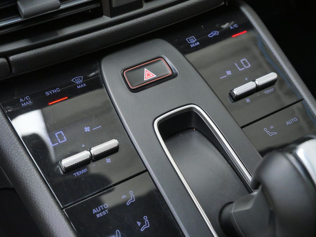 Thumbnail: 2024 Porsche Macan - 10