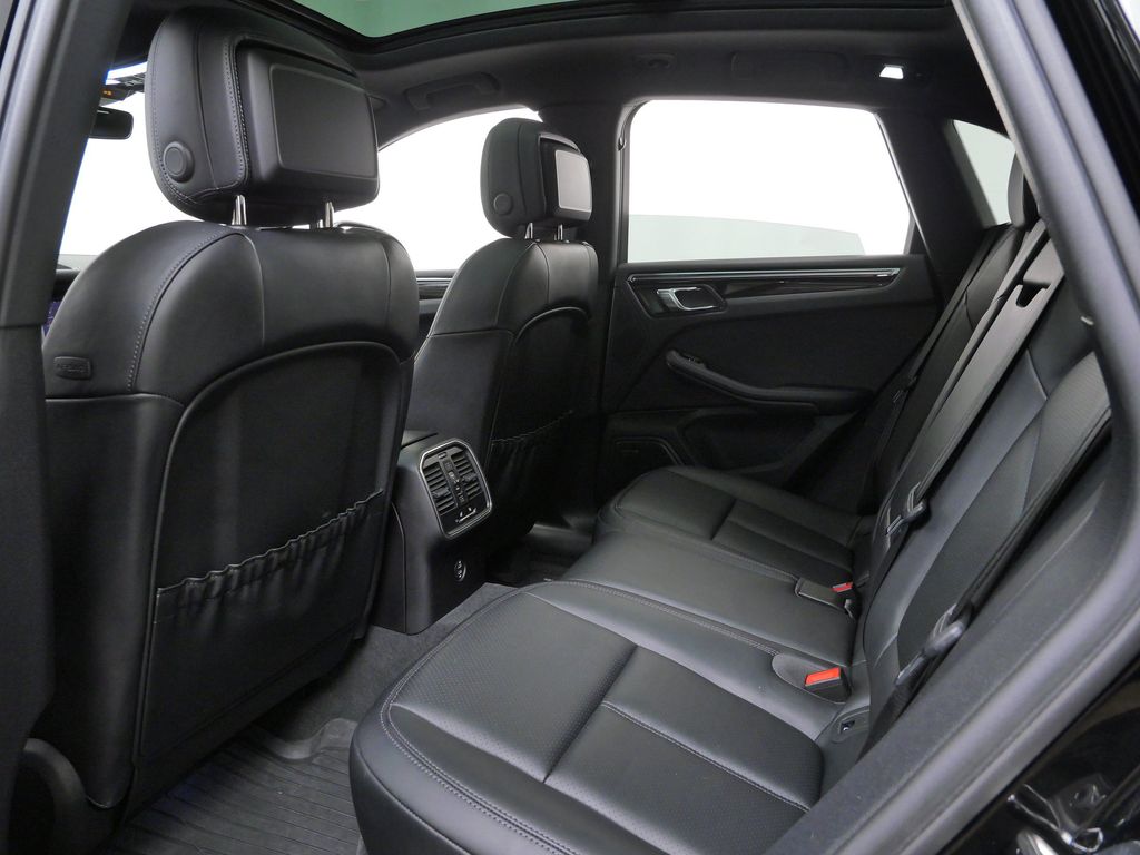 Thumbnail: 2024 Porsche Macan - 8
