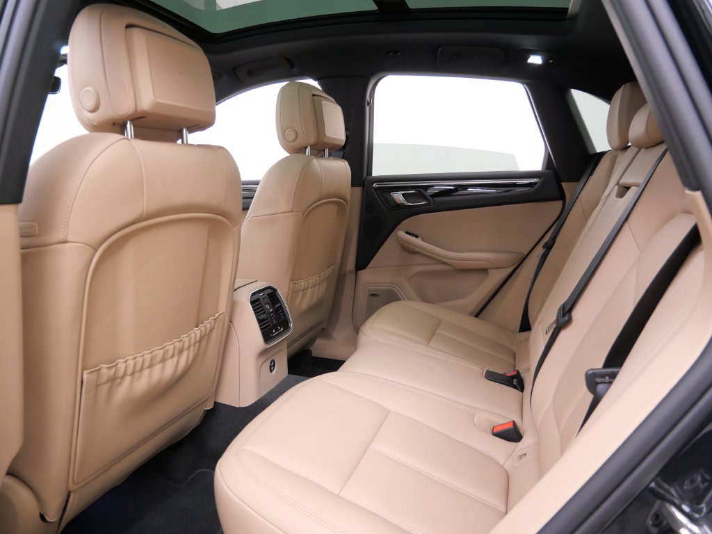 Thumbnail: 2026 Porsche Macan - 8