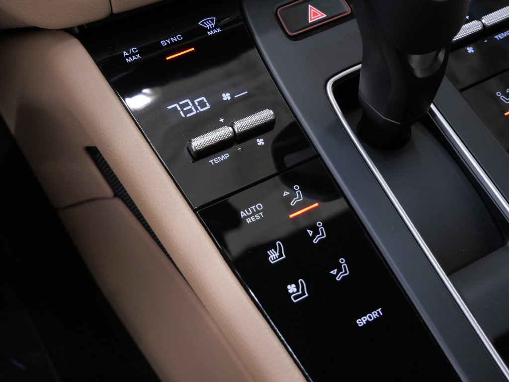Thumbnail: 2026 Porsche Macan - 10
