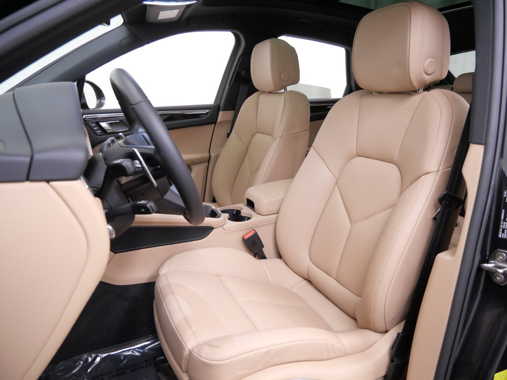 Thumbnail: 2026 Porsche Macan - 7