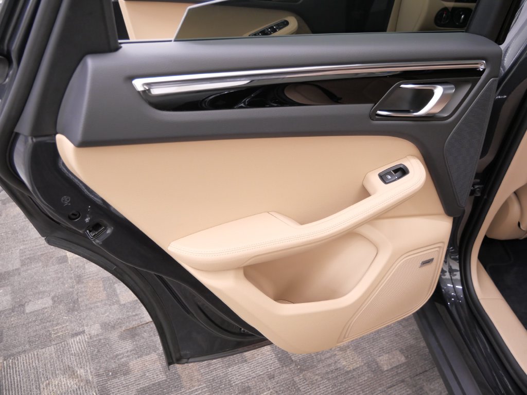 Thumbnail: 2026 Porsche Macan - 19