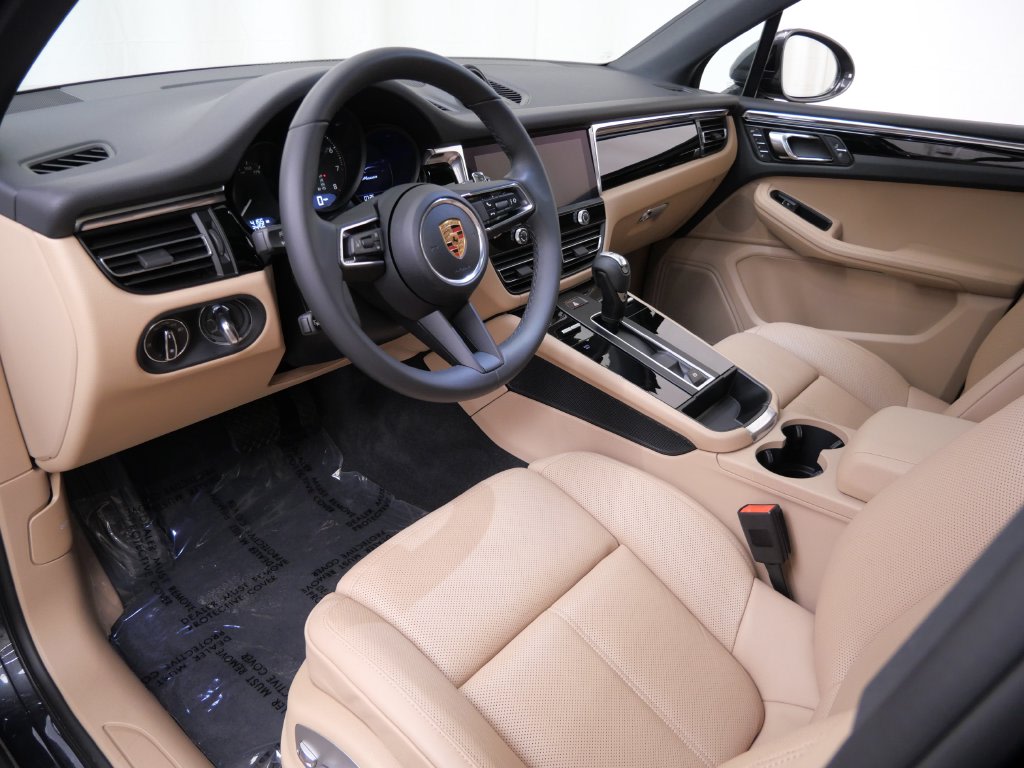 Thumbnail: 2026 Porsche Macan - 2