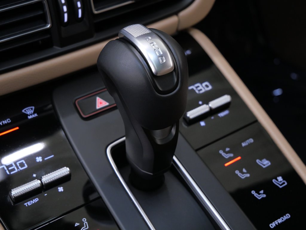 Thumbnail: 2026 Porsche Macan - 26