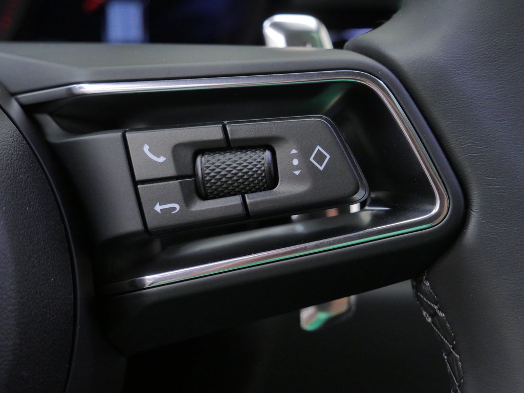 Thumbnail: 2026 Porsche Macan - 23