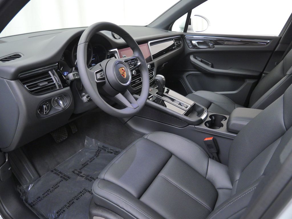 Thumbnail: 2026 Porsche Macan - 2
