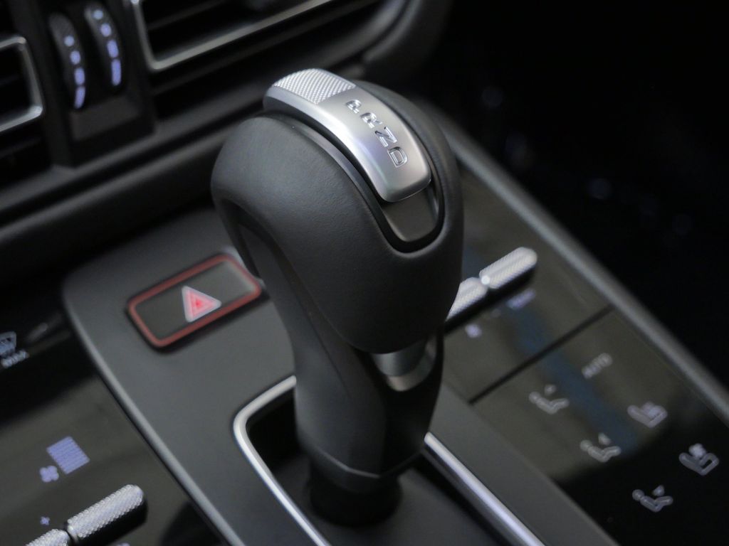 Thumbnail: 2026 Porsche Macan - 26