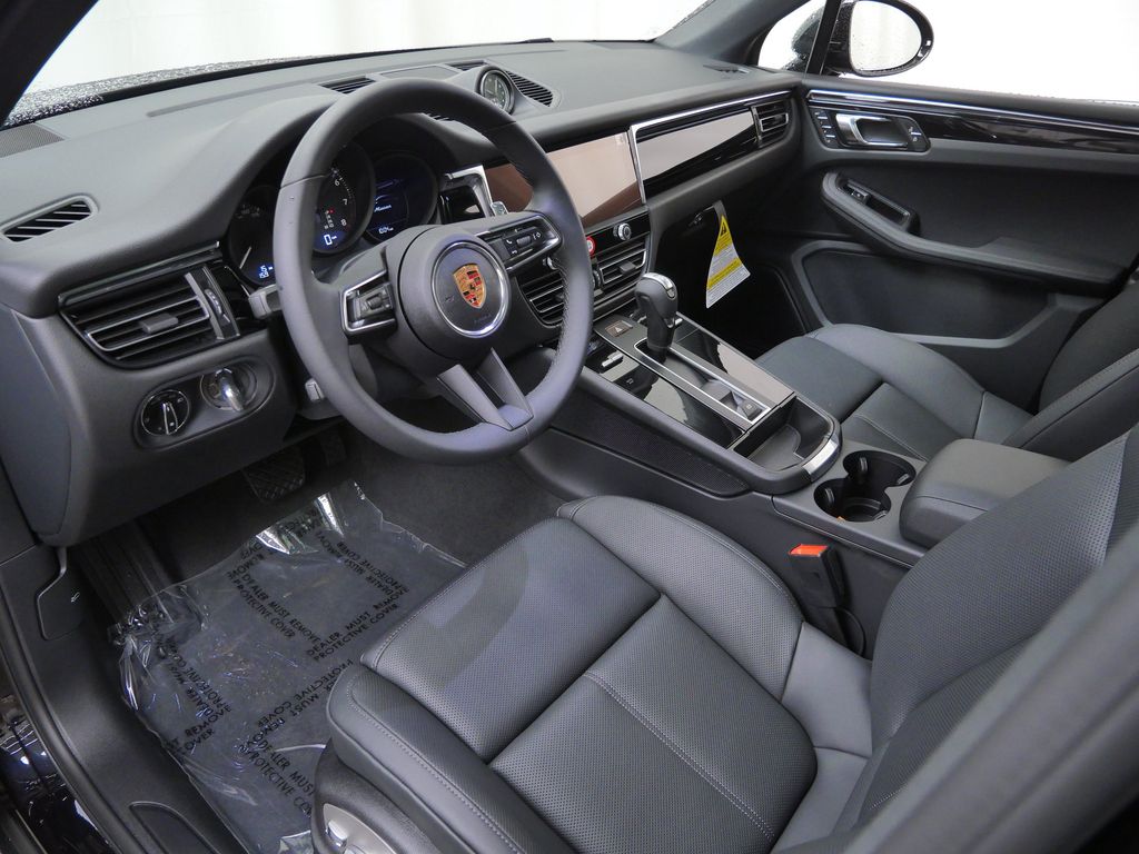 Thumbnail: 2026 Porsche Macan - 2