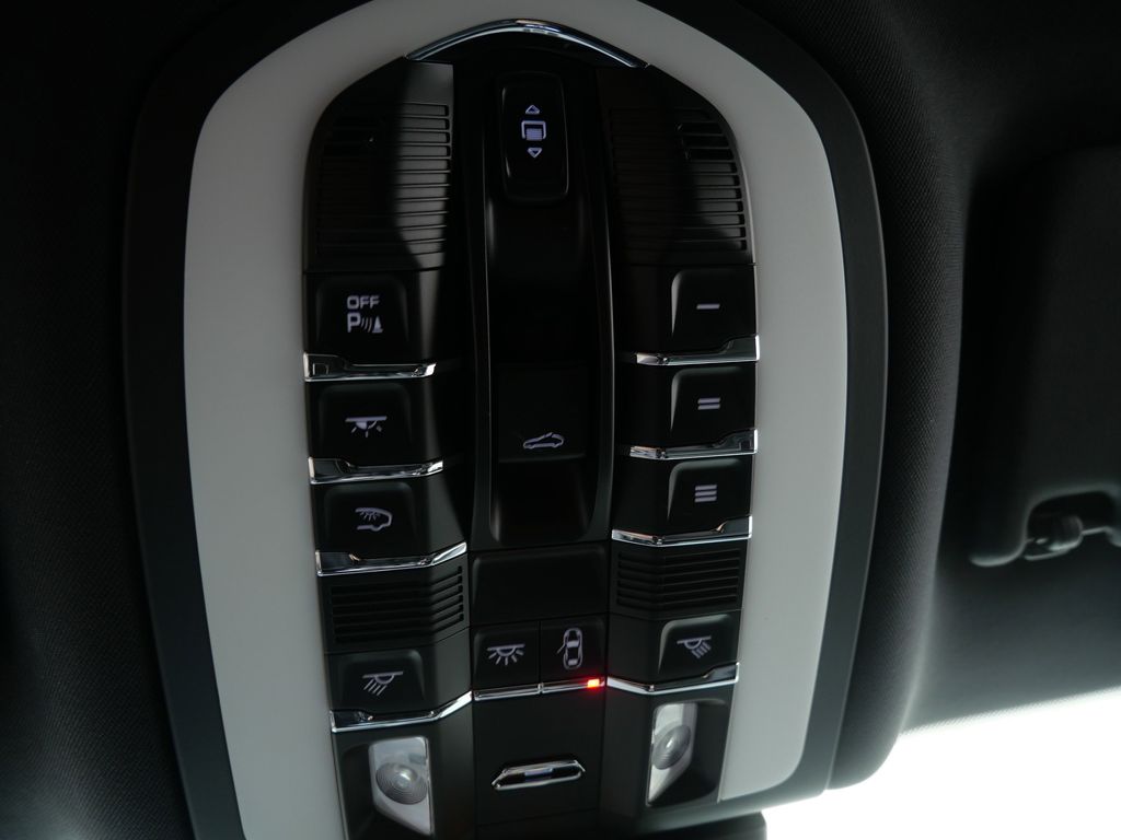 Thumbnail: 2026 Porsche Macan - 25