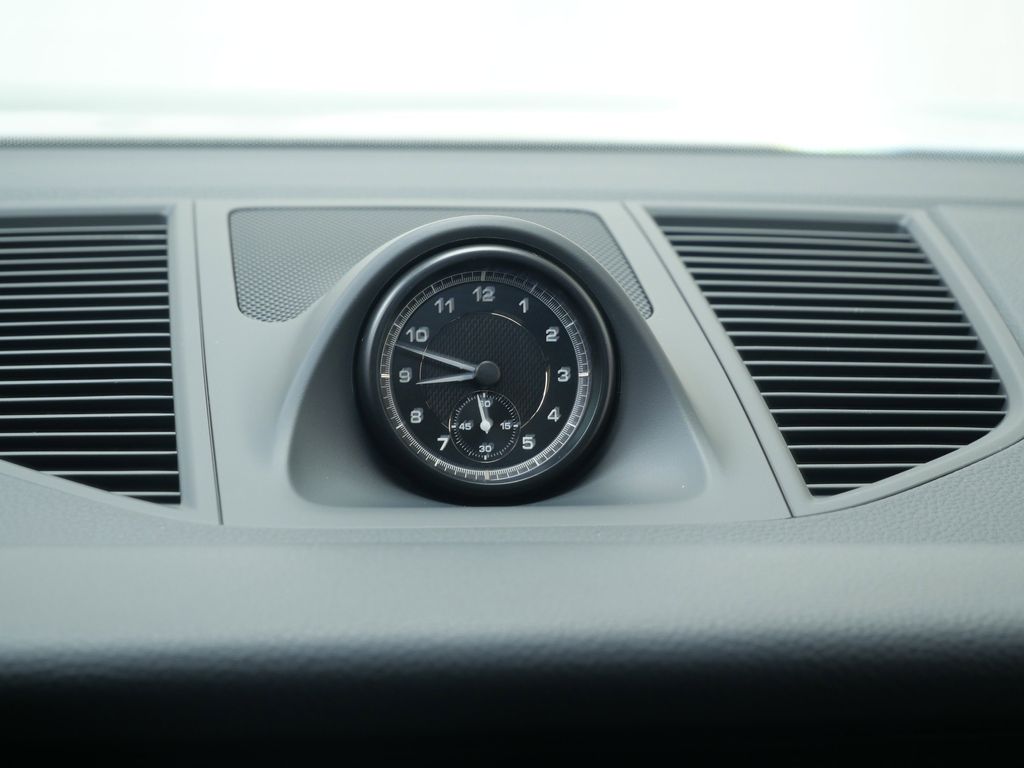 Thumbnail: 2026 Porsche Macan - 22