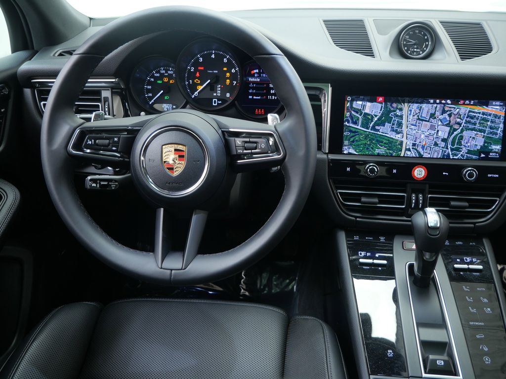 Thumbnail: 2026 Porsche Macan - 6