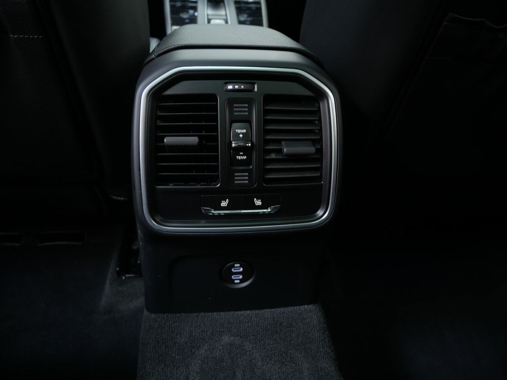 Thumbnail: 2026 Porsche Macan - 19