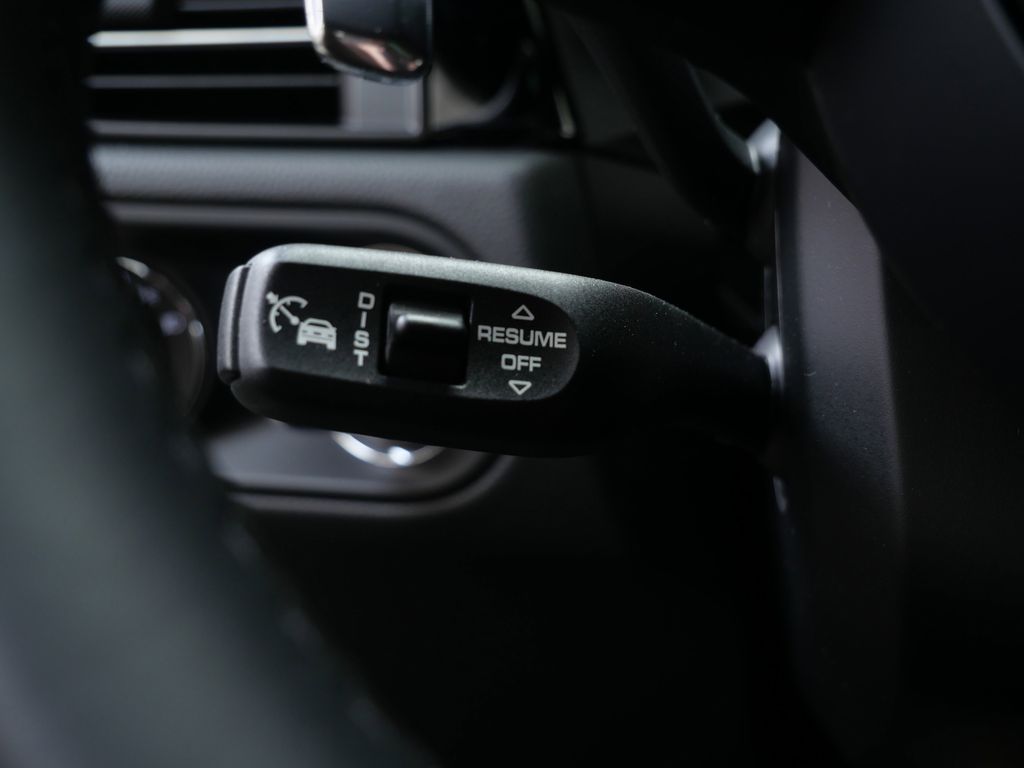 Thumbnail: 2026 Porsche Macan - 26