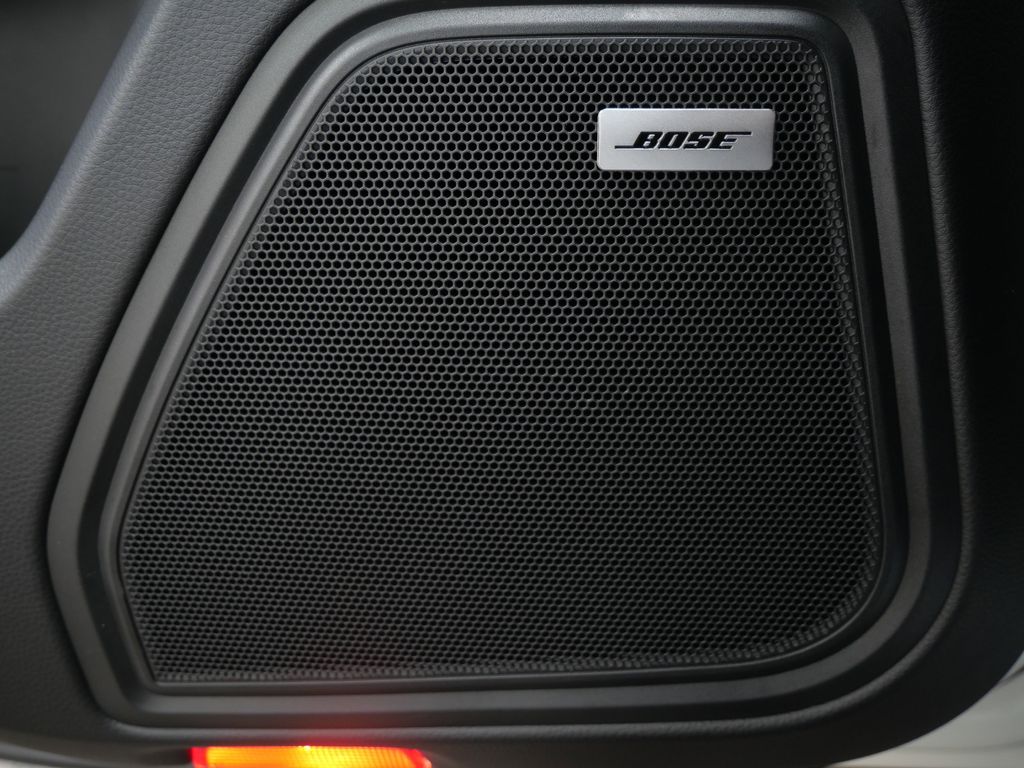 Thumbnail: 2026 Porsche Macan - 20