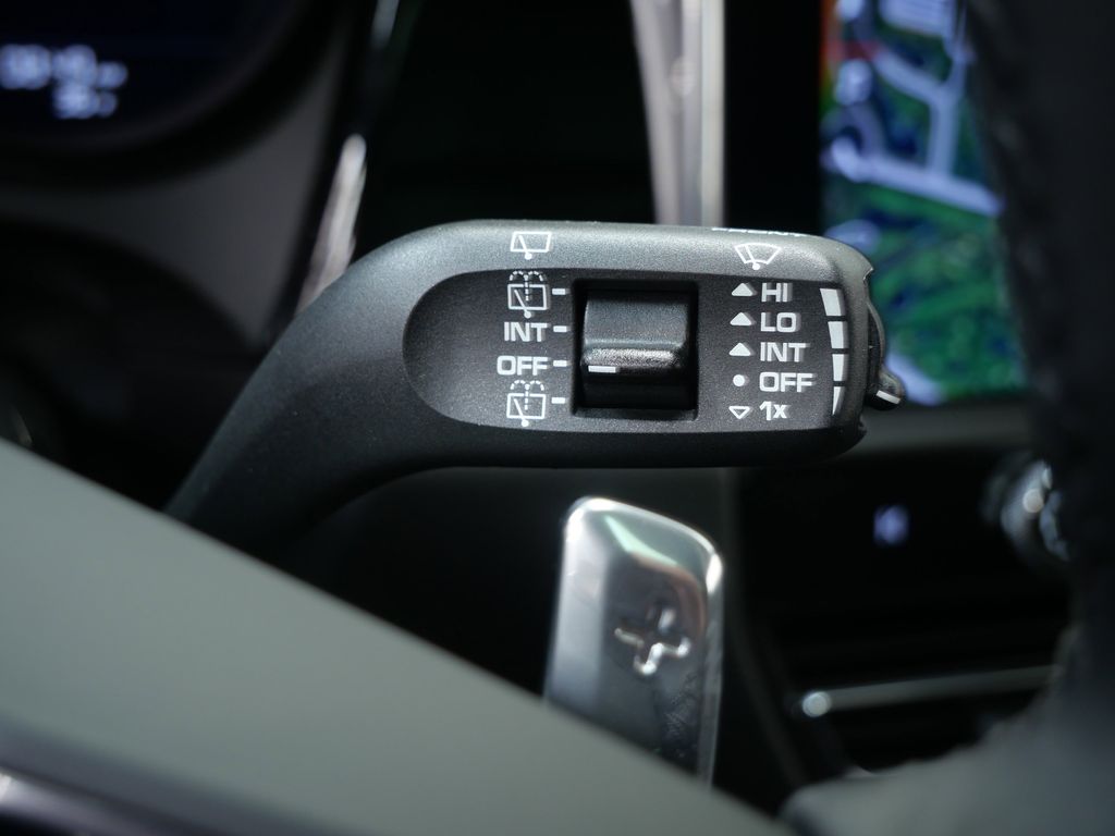 Thumbnail: 2026 Porsche Macan - 27