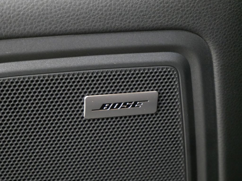 Thumbnail: 2026 Porsche Macan - 21