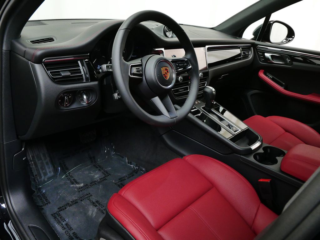Thumbnail: 2026 Porsche Macan - 2