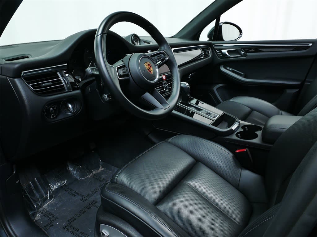 Thumbnail: 2022 Porsche Macan - 2