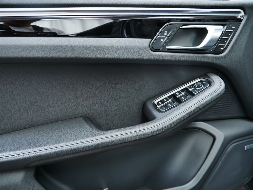 Thumbnail: 2022 Porsche Macan - 15