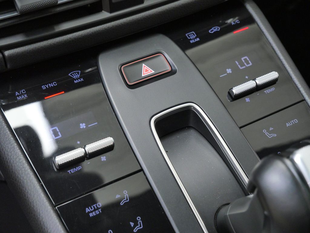 Thumbnail: 2024 Porsche Macan - 10