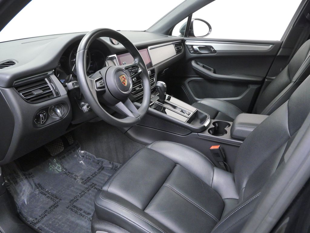 Thumbnail: 2024 Porsche Macan - 6