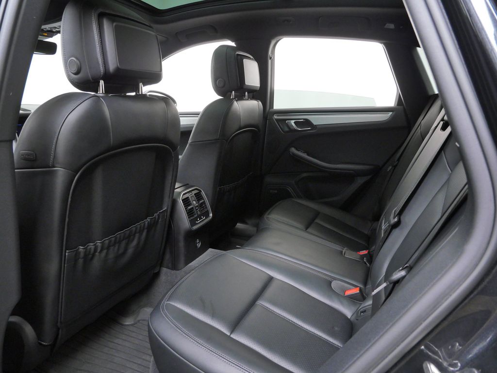 Thumbnail: 2024 Porsche Macan - 8