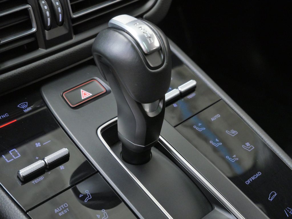 Thumbnail: 2024 Porsche Macan - 26