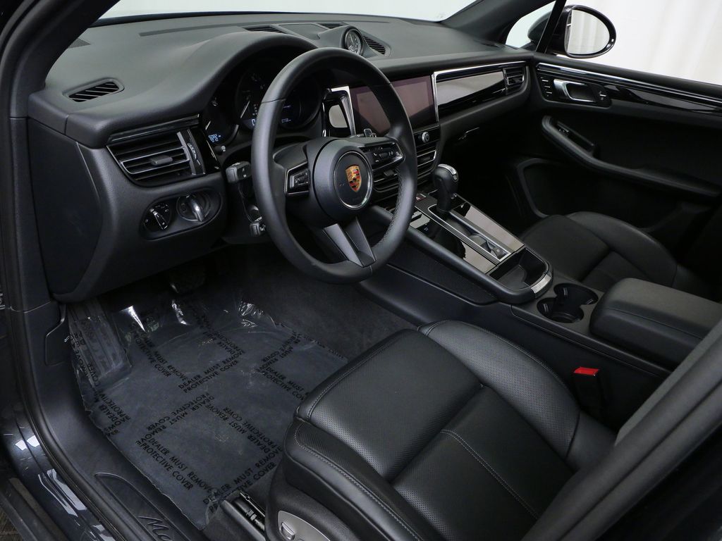 Thumbnail: 2026 Porsche Macan - 2