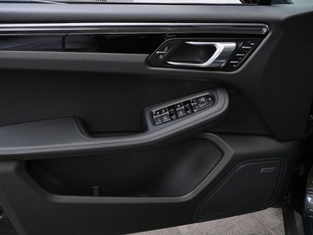 Thumbnail: 2026 Porsche Macan - 16