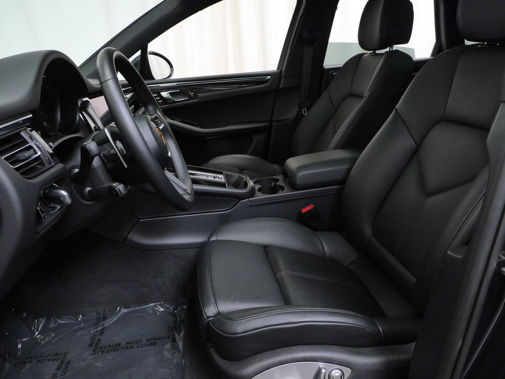 Thumbnail: 2026 Porsche Macan - 7