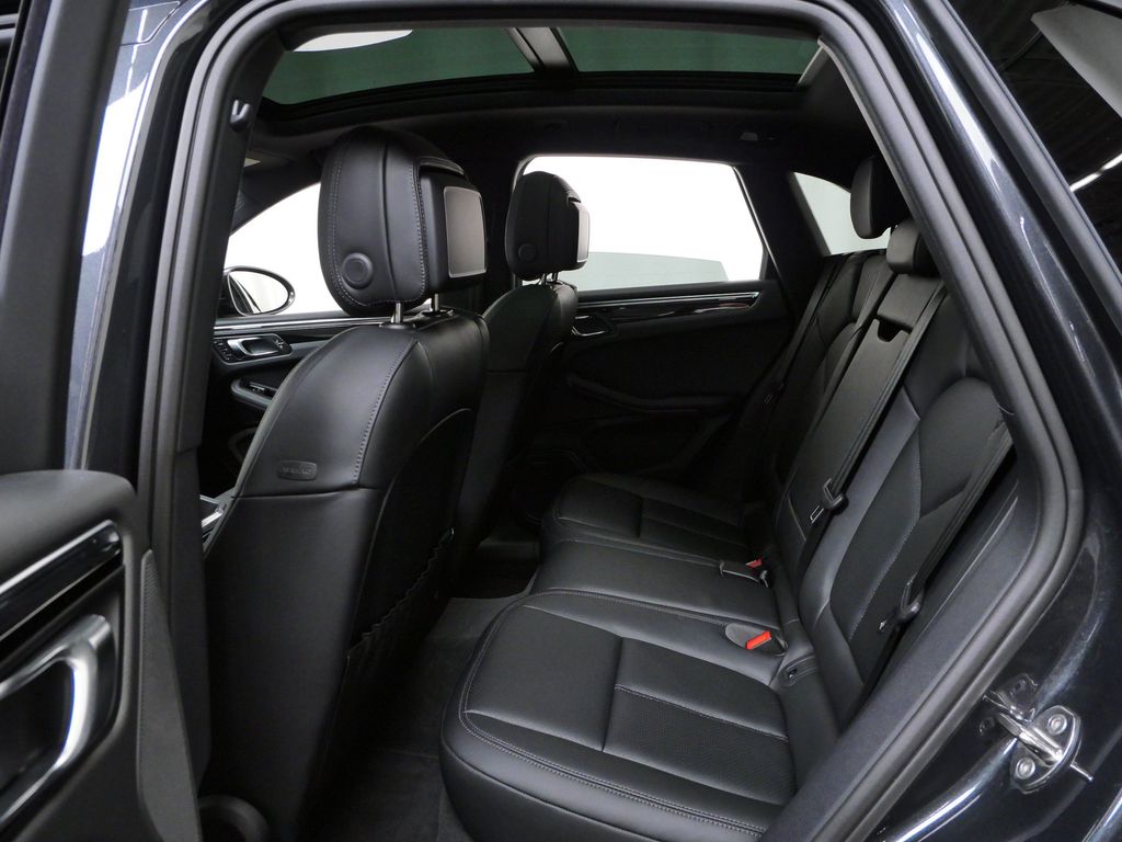 Thumbnail: 2026 Porsche Macan - 8