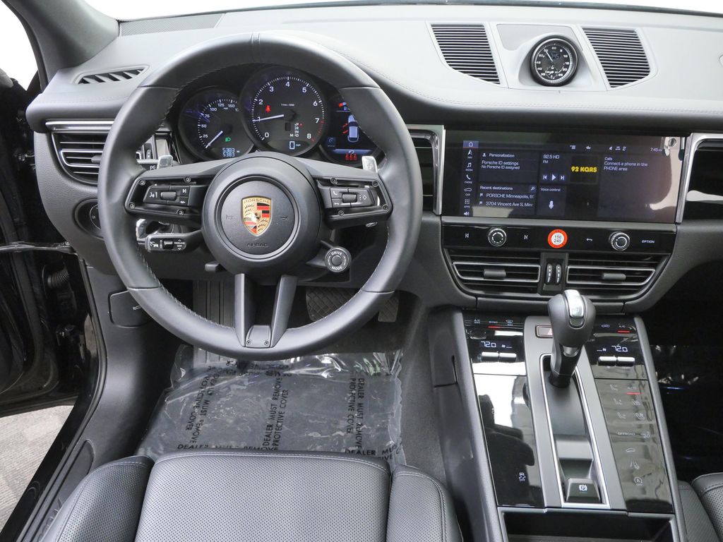 Thumbnail: 2026 Porsche Macan - 2