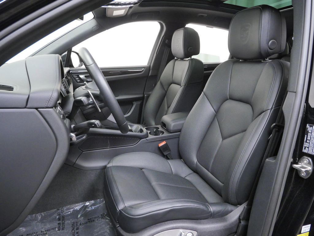 Thumbnail: 2026 Porsche Macan - 7