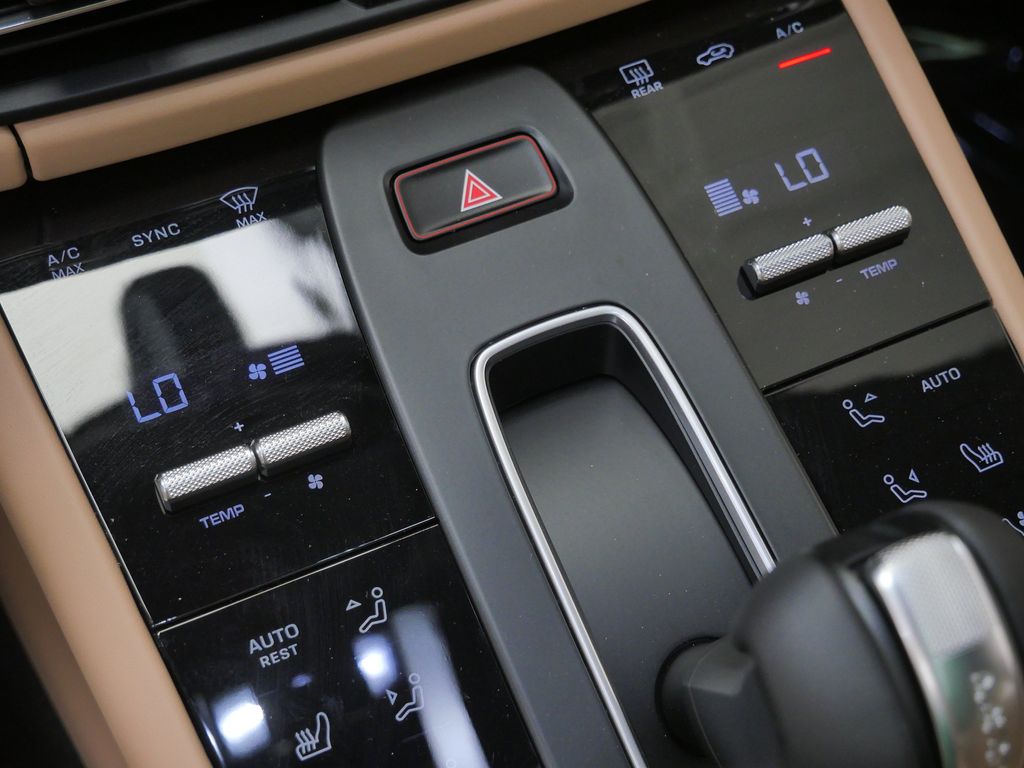Thumbnail: 2026 Porsche Macan - 10